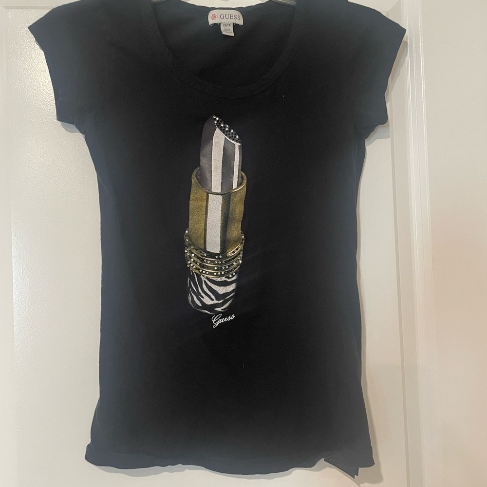 GUESS Black Lipstick Graphic Tee